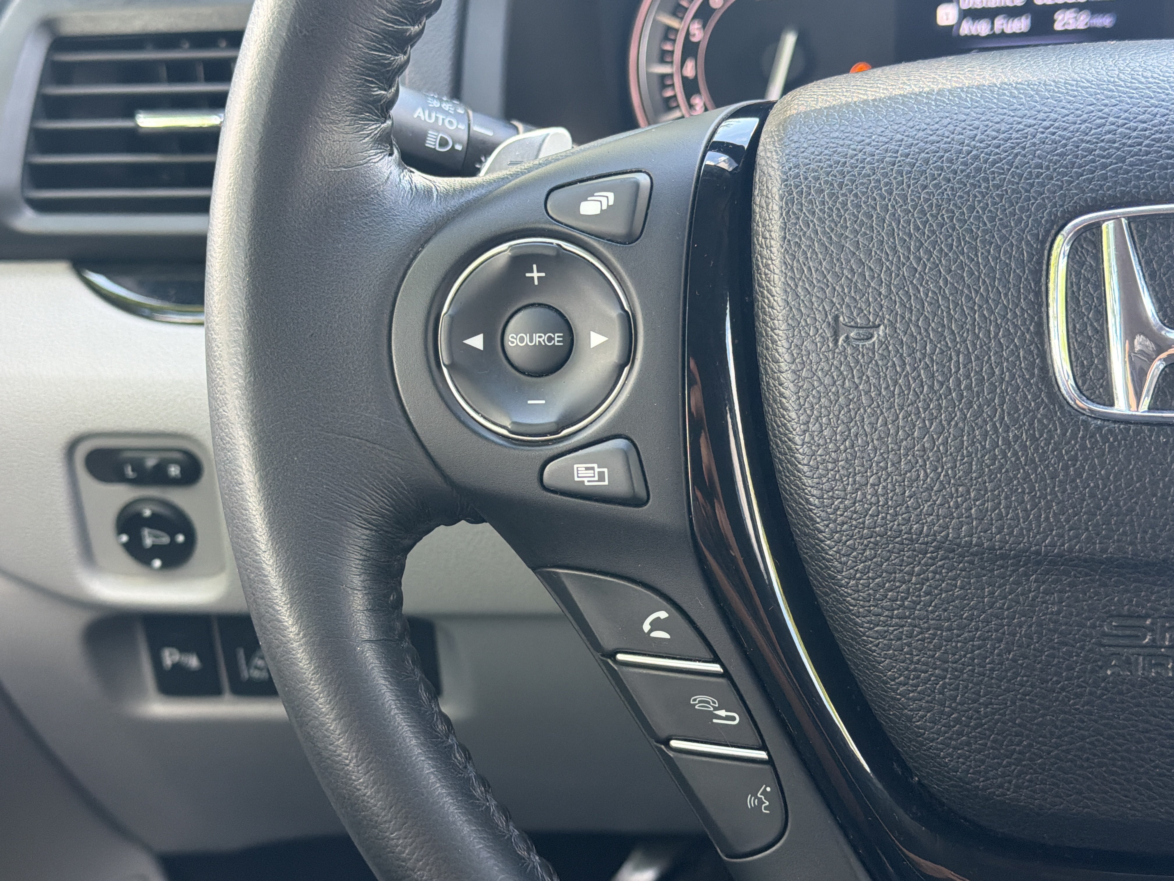 Used 2016 Honda Pilot Touring image 18