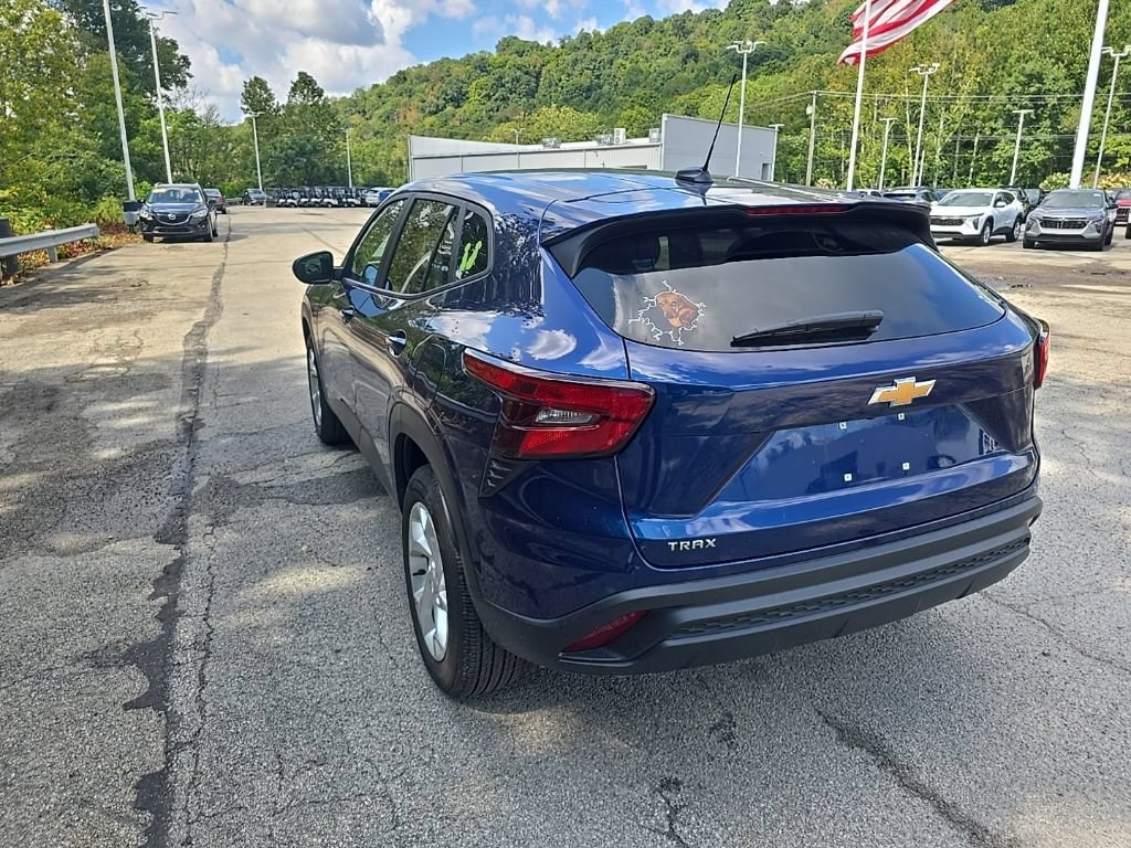 Certified 2024 Chevrolet Trax LS w/ LS Convenience Package FWD image 3