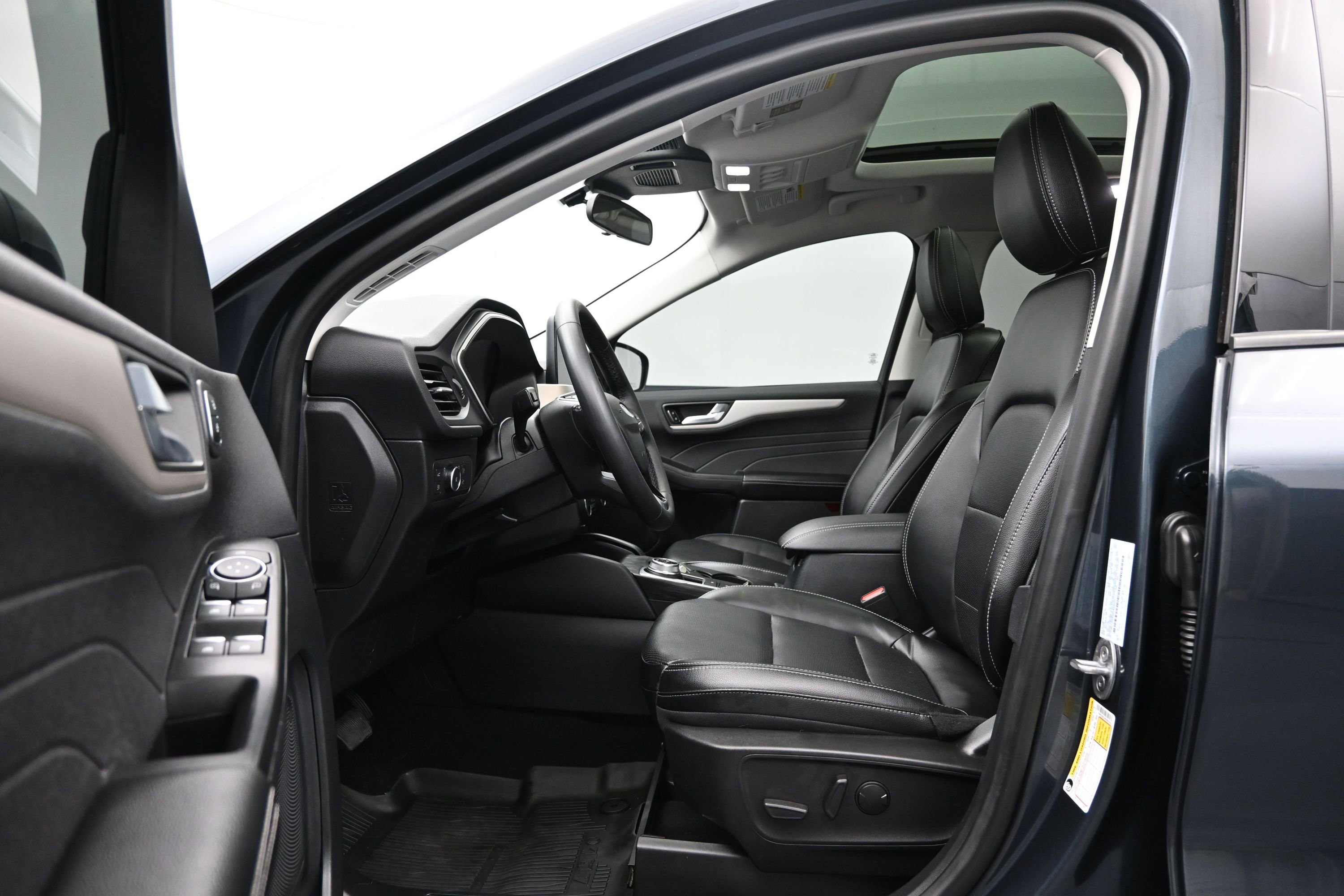 Used 2022 Ford Escape SEL w/ Technology Package FWD image 9