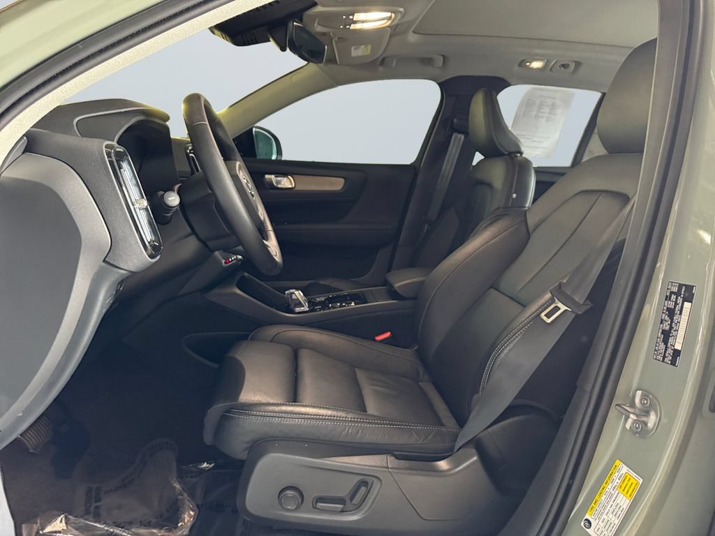 Used 2023 Volvo XC40 B5 Plus w/ Climate Package AWD/4WD image 9