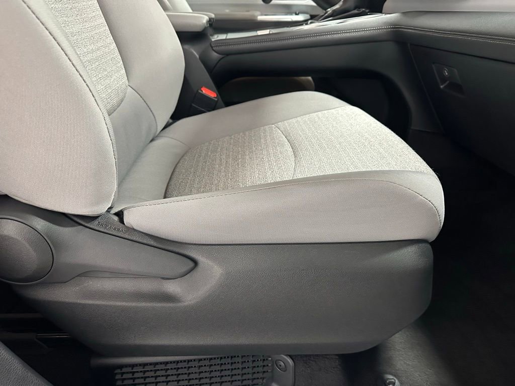Used 2025 Toyota Sienna LE image 63