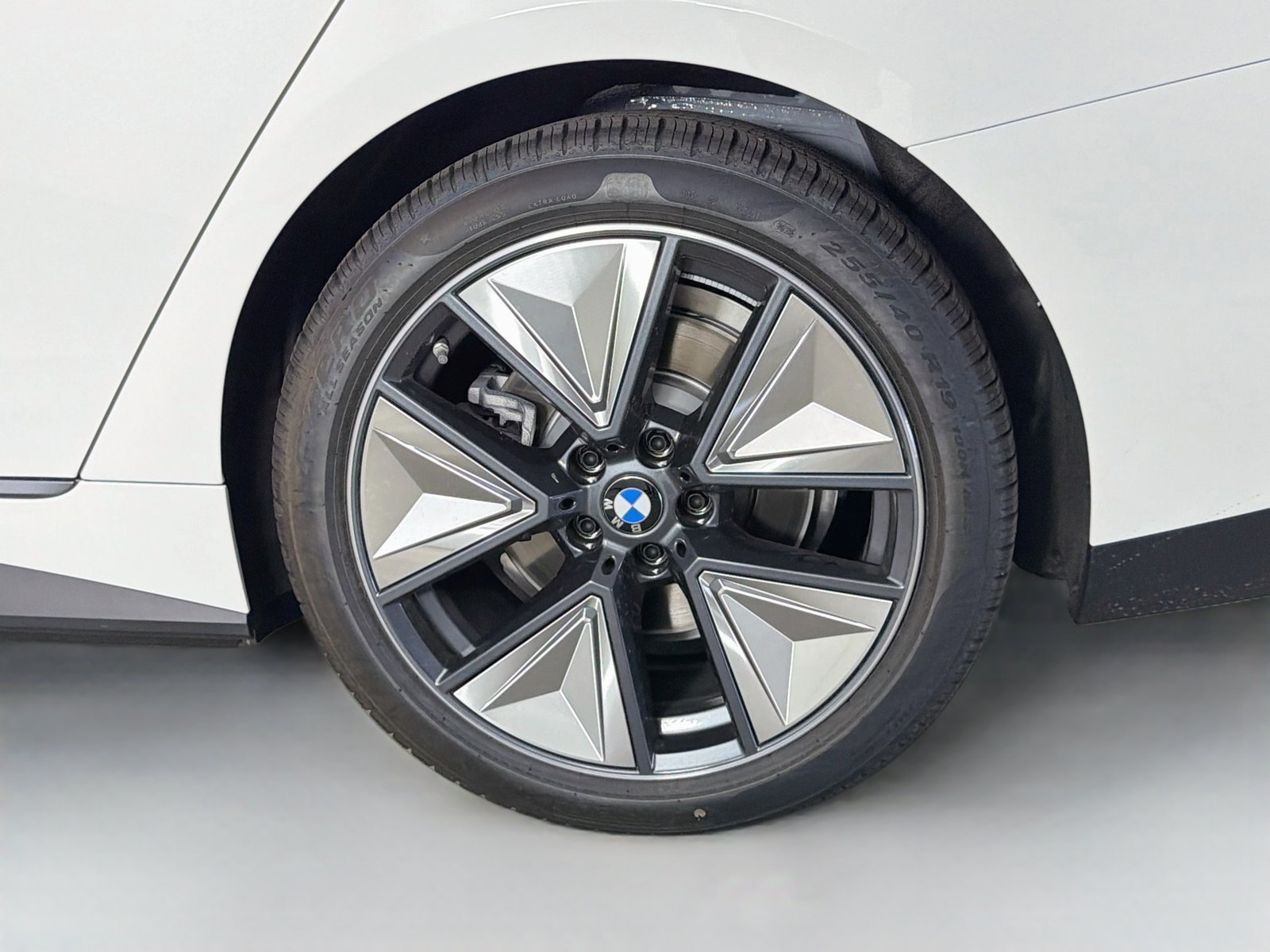 New 2026 BMW i4 eDrive40 w/ Parking Assistance Package RWD image 32