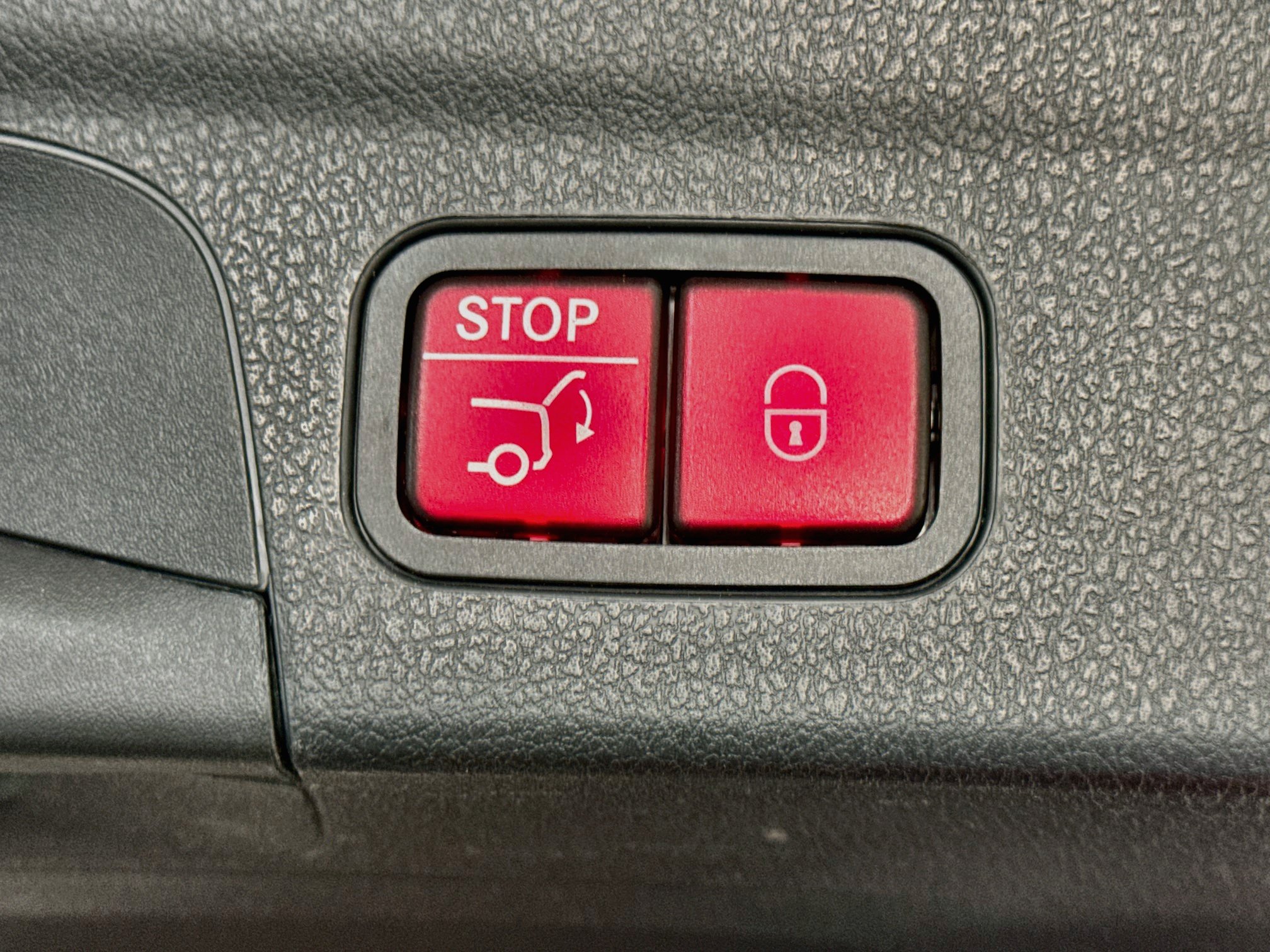 Used 2025 Mercedes-Benz GLE 450 4MATIC image 32