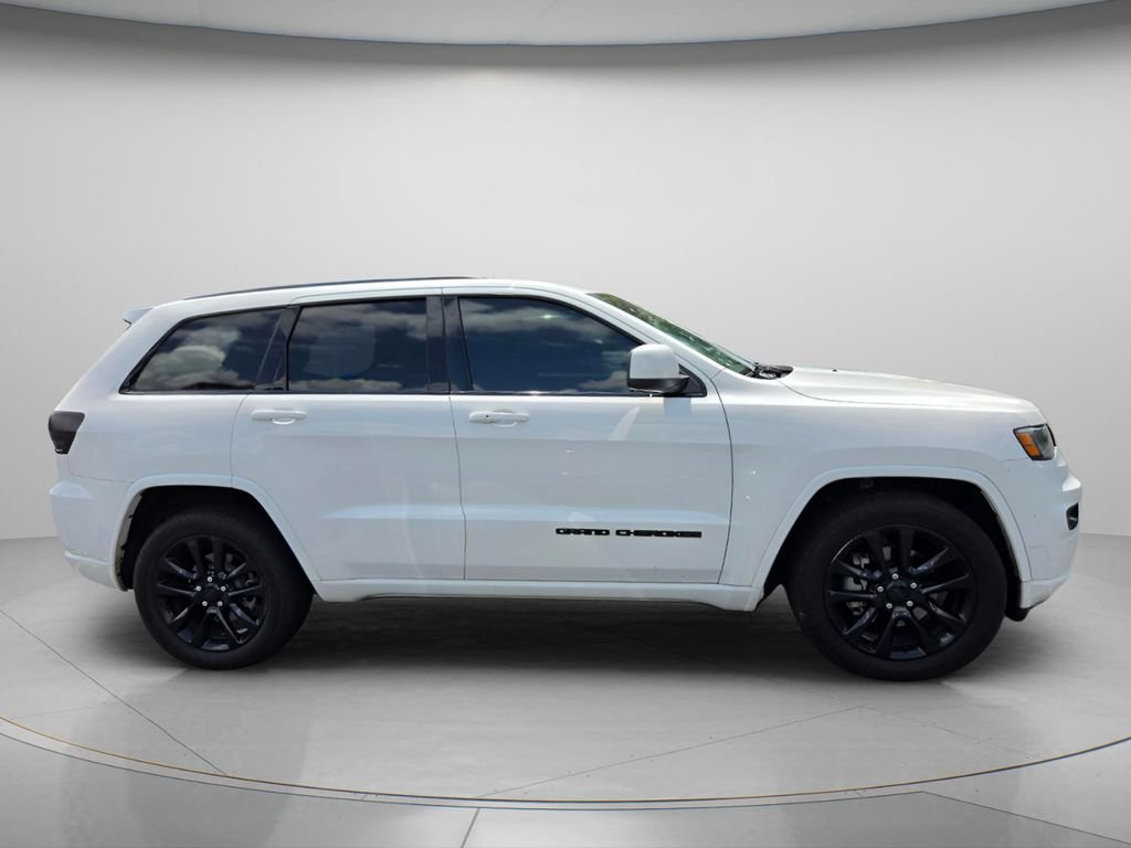 Used 2018 Jeep Grand Cherokee Altitude RWD image 5