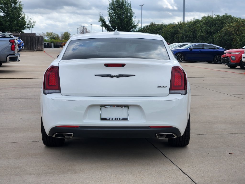 Used 2023 Chrysler 300 Touring w/ Sport Appearance Package RWD image 15