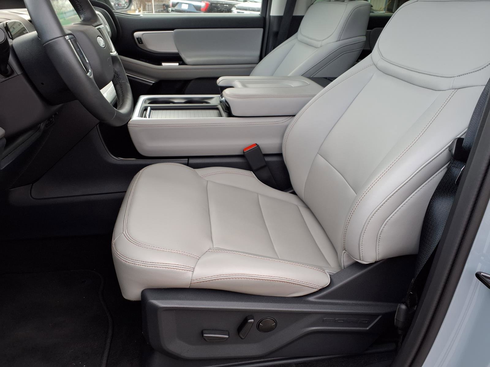 New 2025 Ford Expedition Active image 8