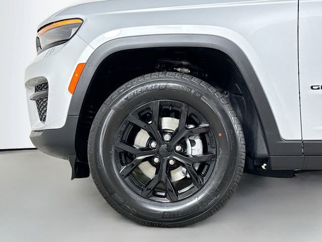 New 2025 Jeep Grand Cherokee Altitude image 30