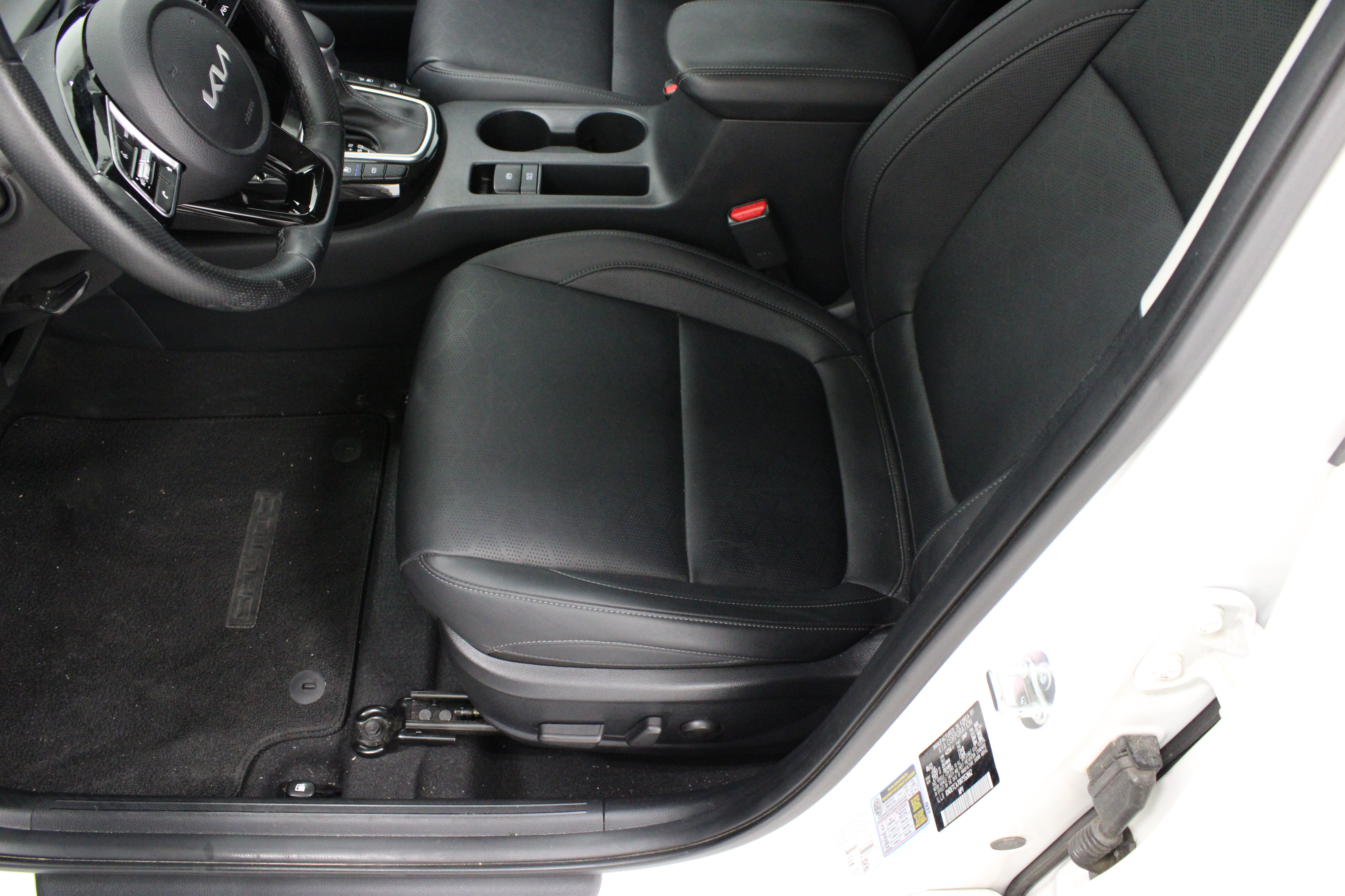 Used 2024 Kia Seltos SX w/ SX Sunroof Package AWD/4WD image 16
