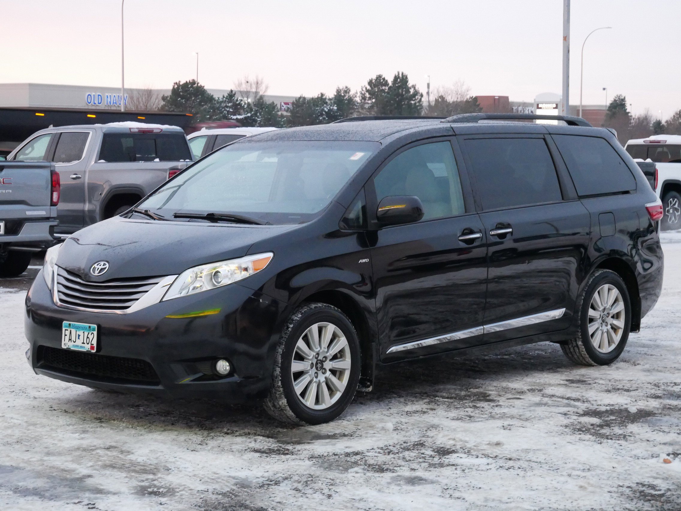 Used 2017 Toyota Sienna XLE image 5