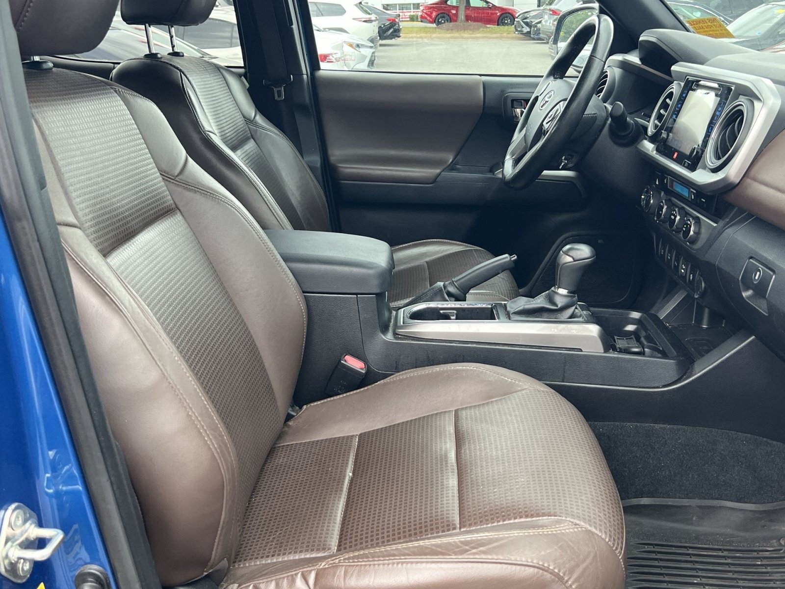 Used 2016 Toyota Tacoma Limited w/ Towing Package AWD/4WD image 26