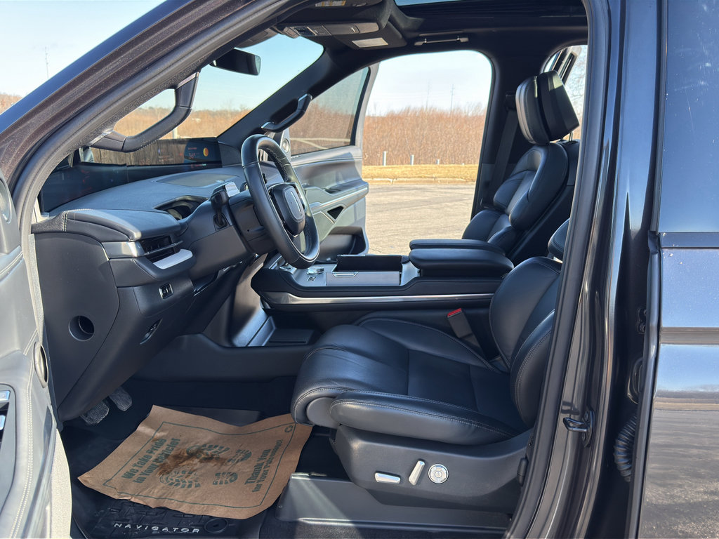 Used 2025 Lincoln Navigator L Reserve w/ Jet Appearance Package image 14