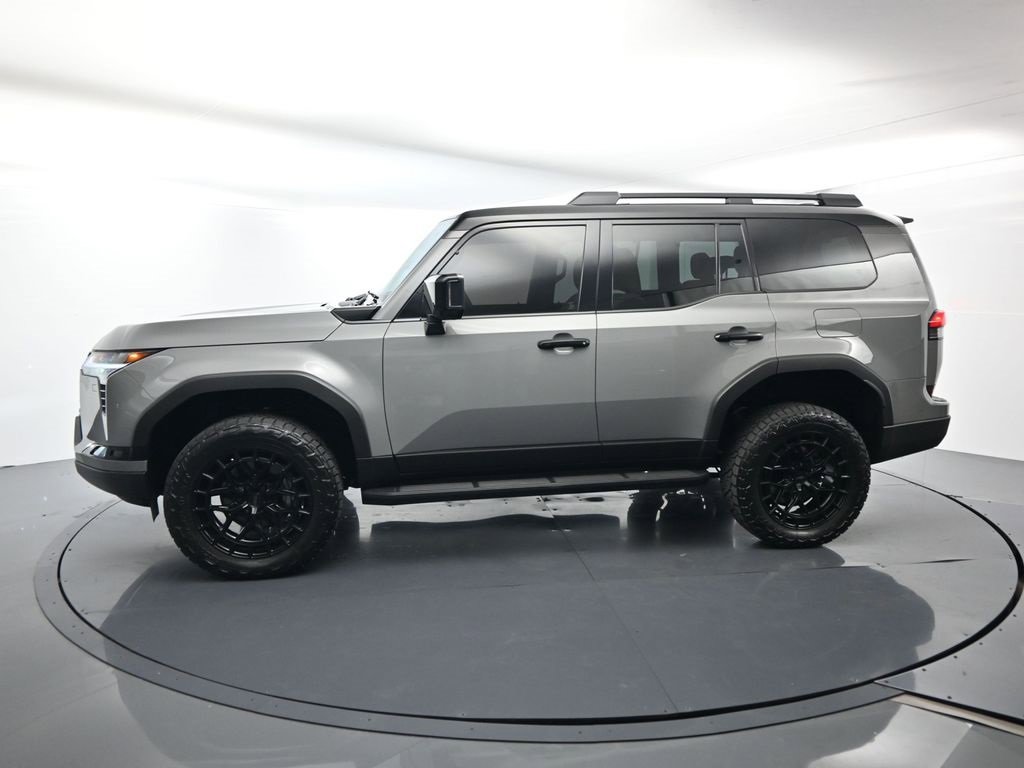 Used 2025 Lexus GX 550 image 2