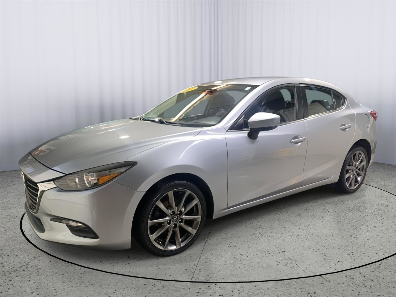 Used 2018 MAZDA MAZDA3 Touring image 2