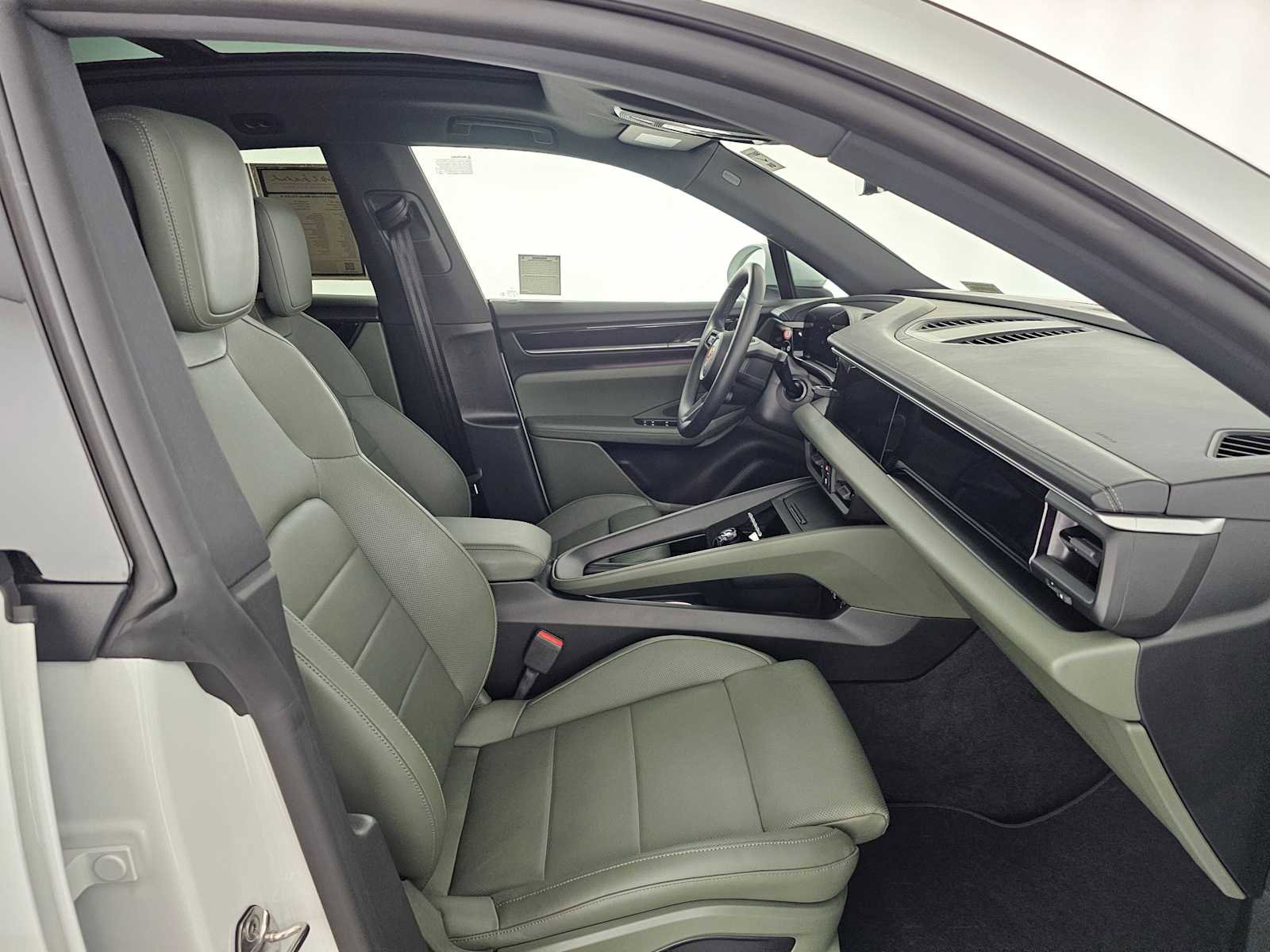 Used 2024 Porsche Macan 4 Electric image 10