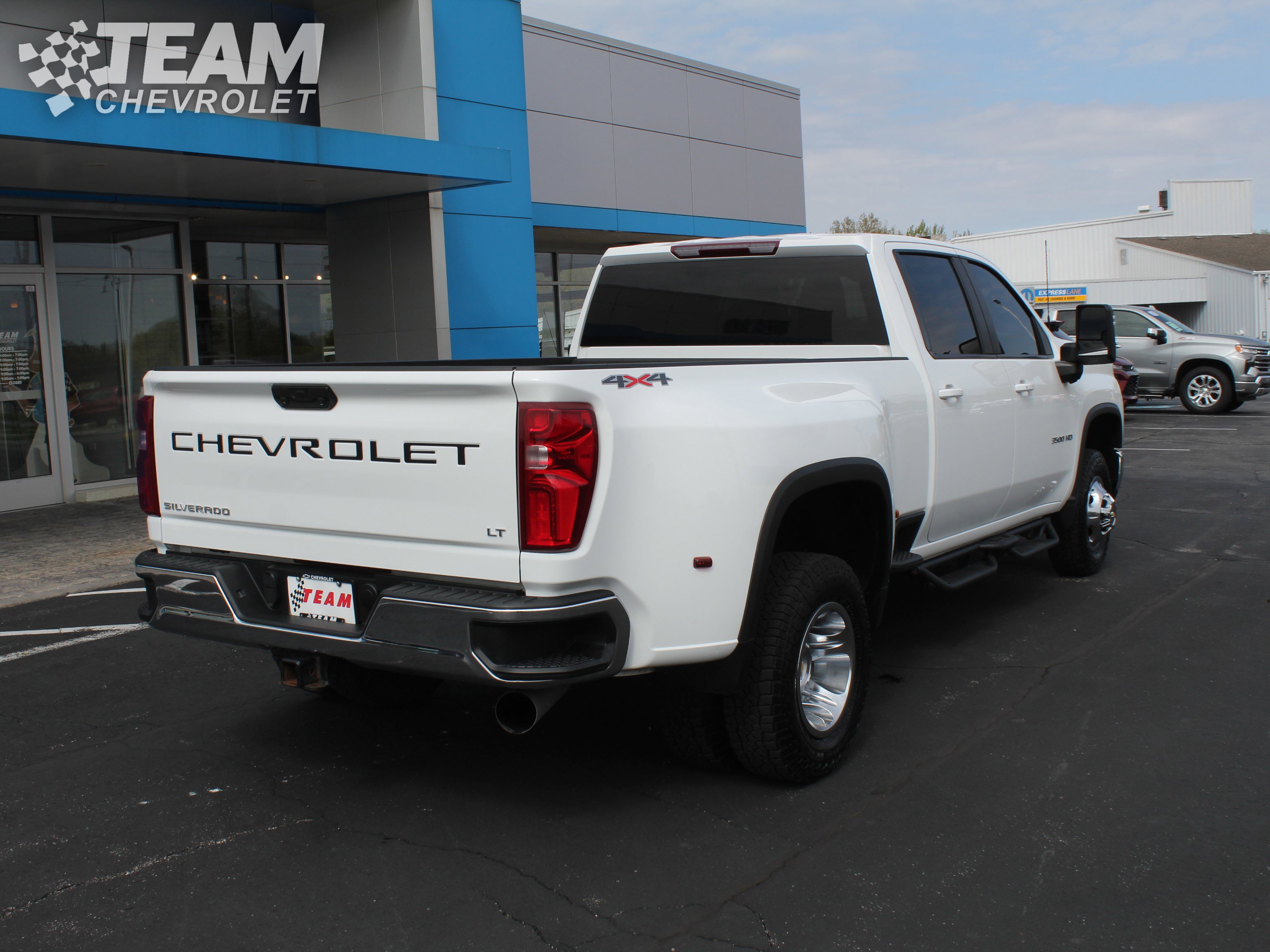 Used 2024 Chevrolet Silverado 3500 LT w/ Convenience Package AWD/4WD image 4