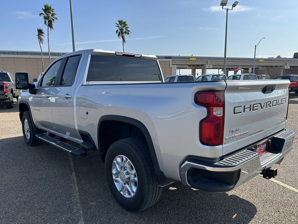Used 2022 Chevrolet Silverado 2500 LT w/ Convenience Package image 4