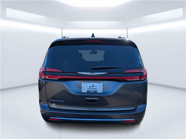 Used 2021 Chrysler Pacifica Touring-L w/ Uconnect Theater Family Group image 4