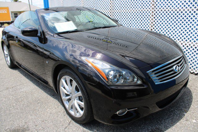 Used 2014 INFINITI Q60 Convertible w/ Premium Package RWD image 2