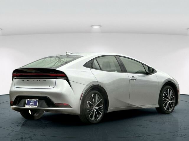 Used 2024 Toyota Prius XLE image 6