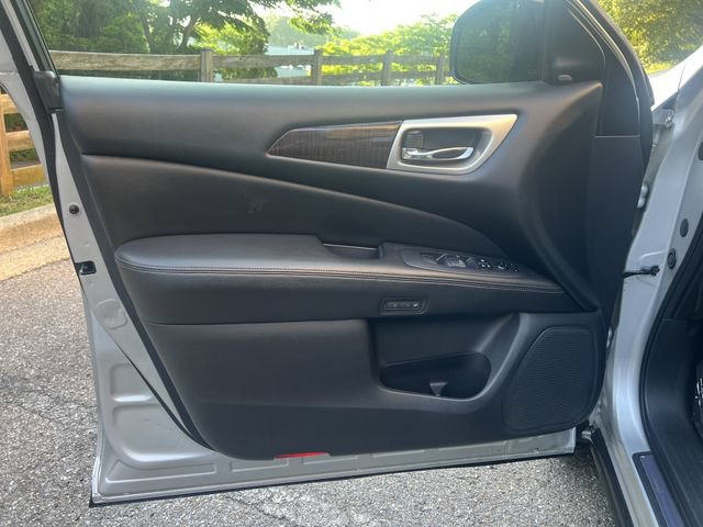 Used 2015 Nissan Pathfinder Platinum w/ Cargo Package AWD/4WD image 8