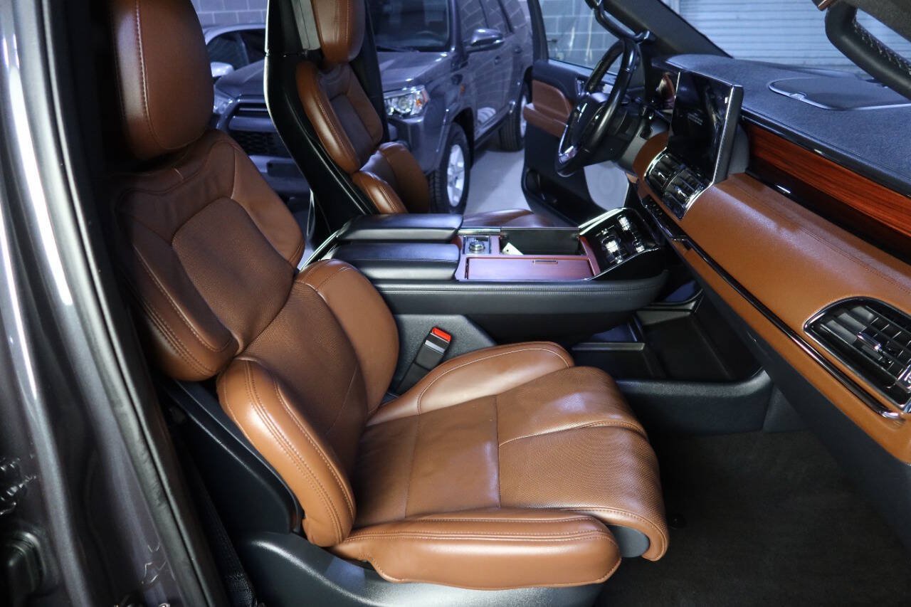Used 2024 Lincoln Navigator Reserve AWD/4WD image 11