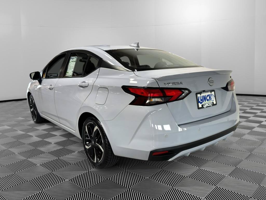 Used 2024 Nissan Versa SR FWD image 3