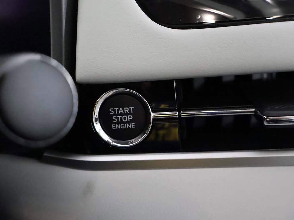 New 2025 Mitsubishi Outlander SE image 40