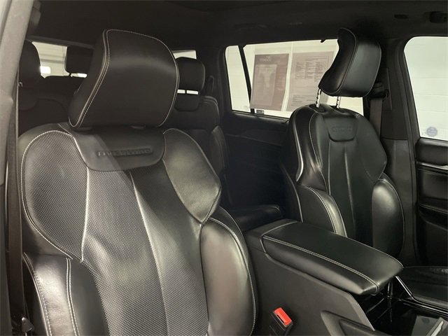 Used 2023 Jeep Grand Cherokee L Overland w/ Luxury Tech Group IV image 19