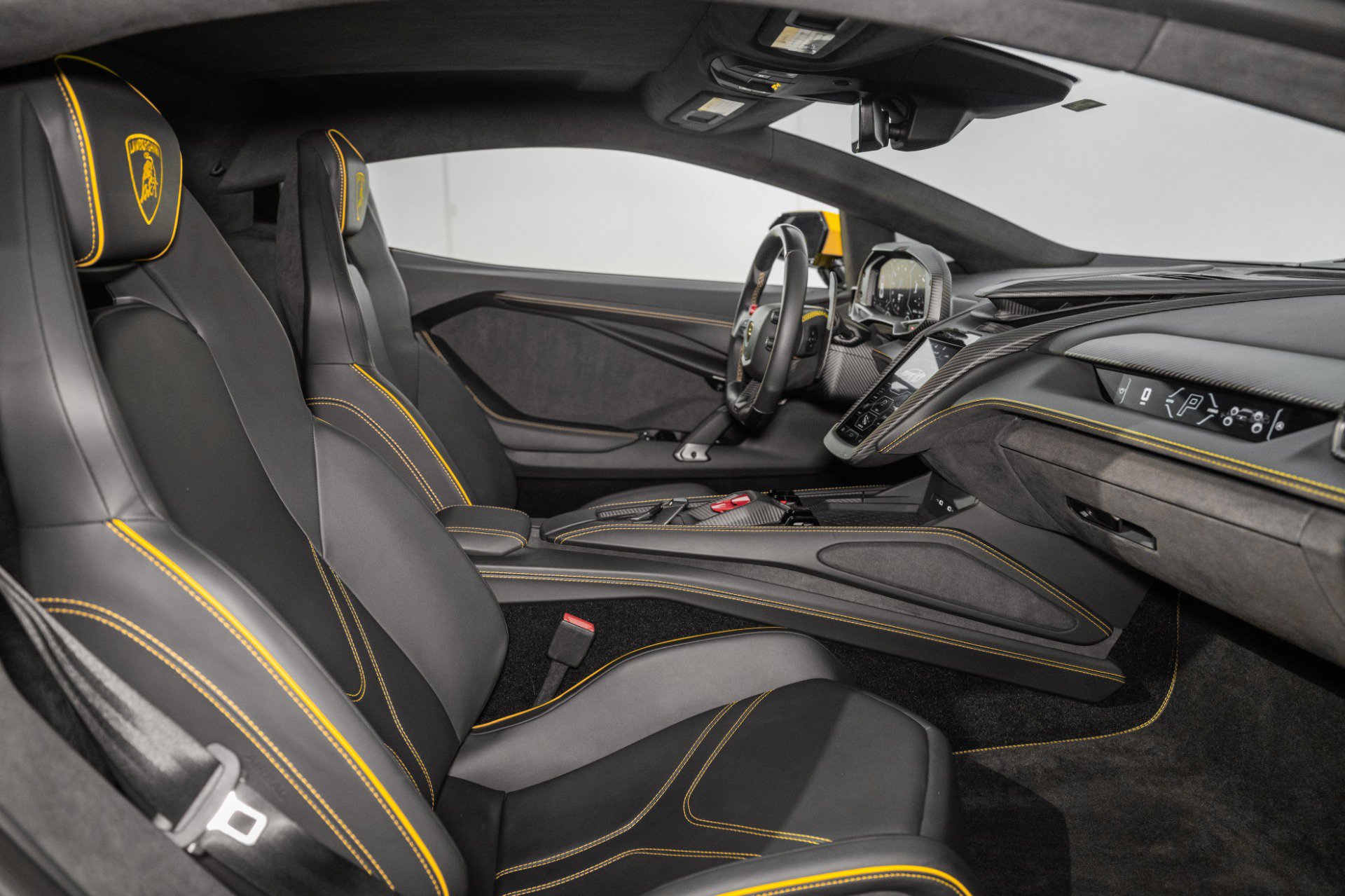 Used 2024 Lamborghini Revuelto image 25