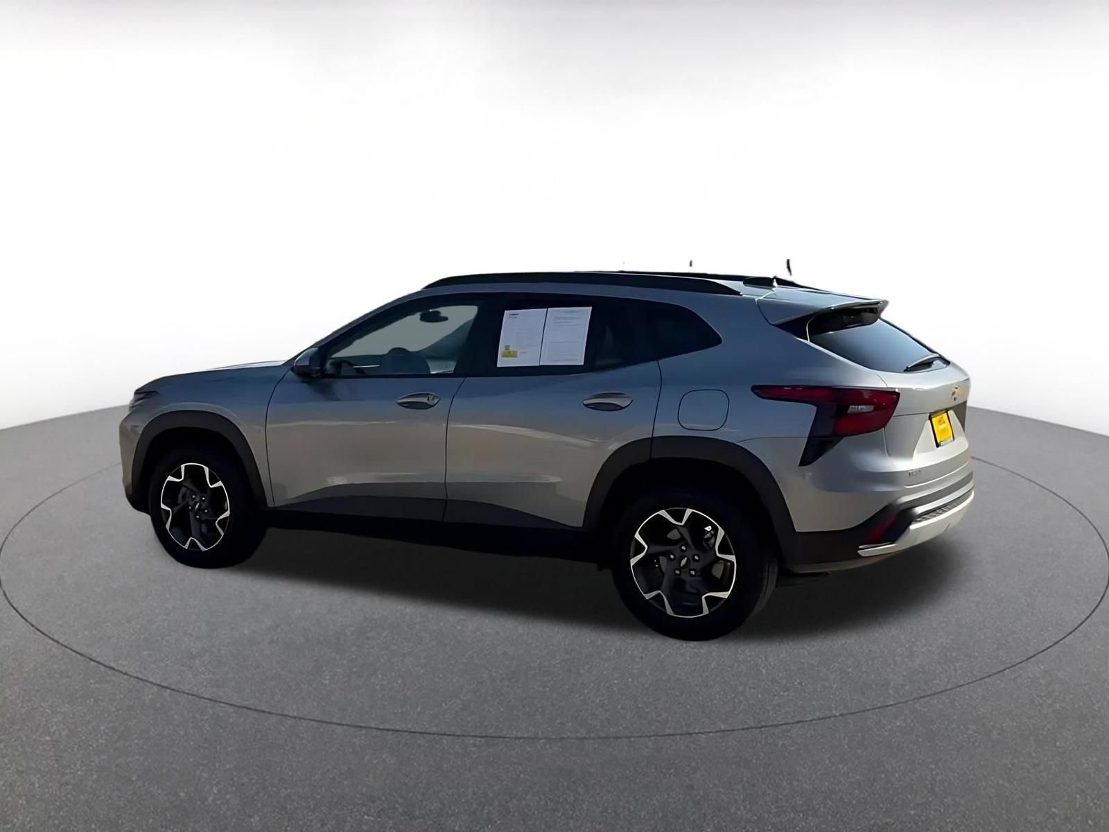 Used 2025 Chevrolet Trax LT FWD image 10