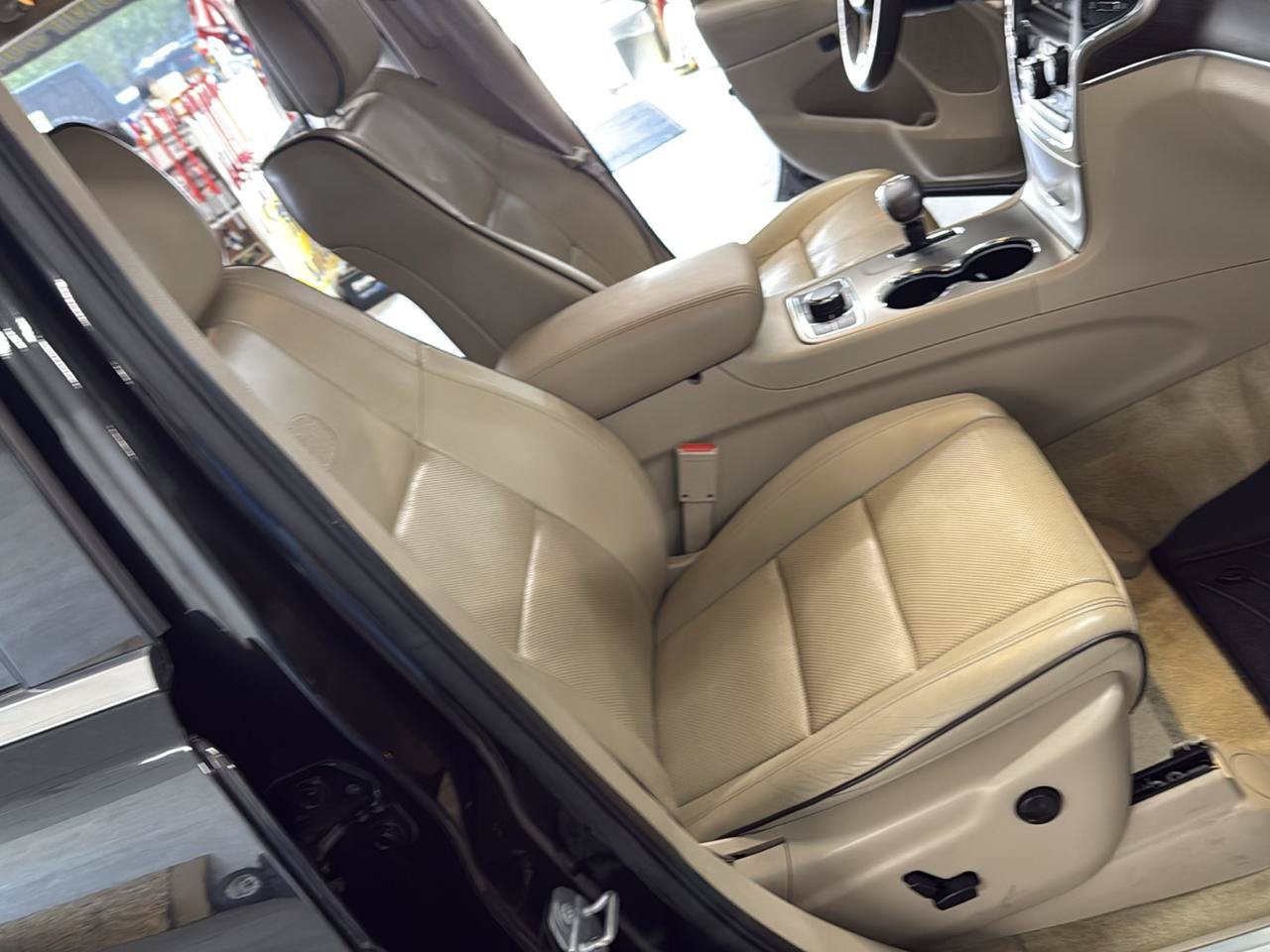 Used 2015 Jeep Grand Cherokee Overland AWD/4WD image 56