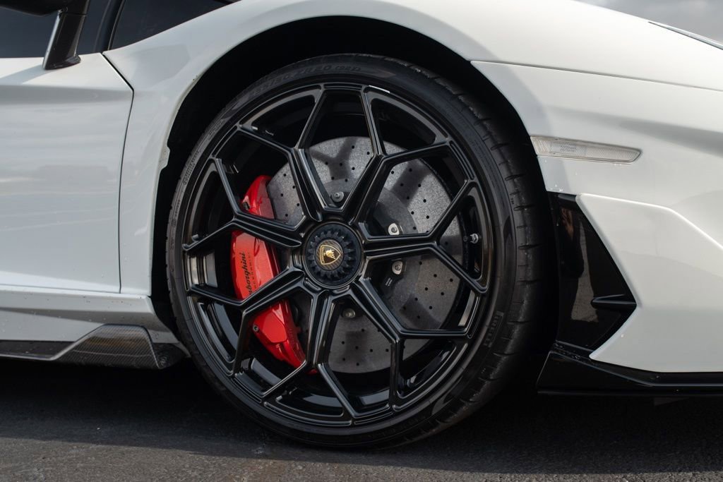 Used 2021 Lamborghini Aventador SVJ image 12