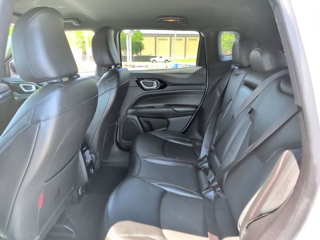 Used 2025 Jeep Compass Trailhawk AWD/4WD image 12