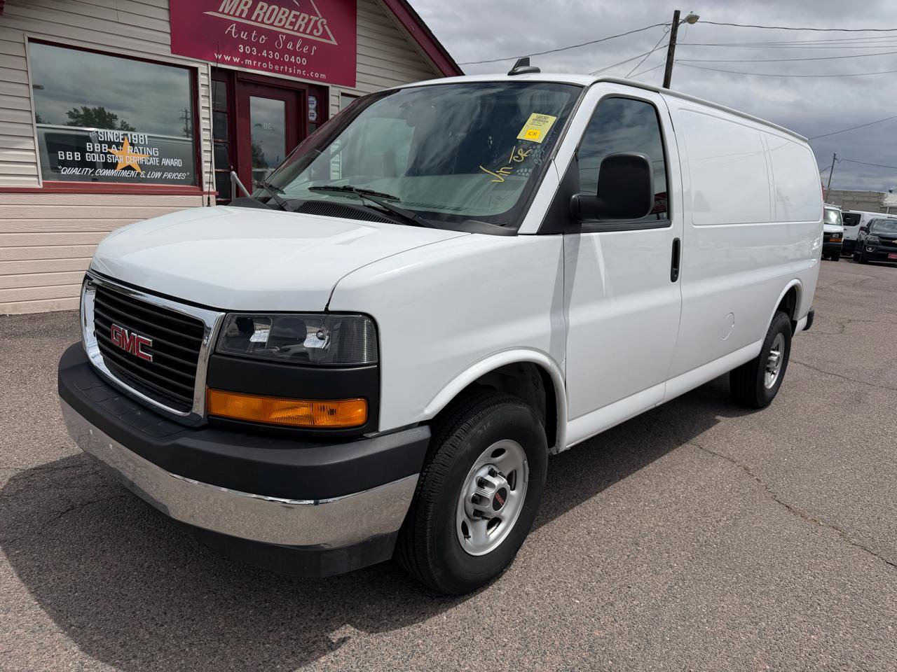 Used 2024 GMC Savana 2500 w/ Driver Convenience Package RWD image 4