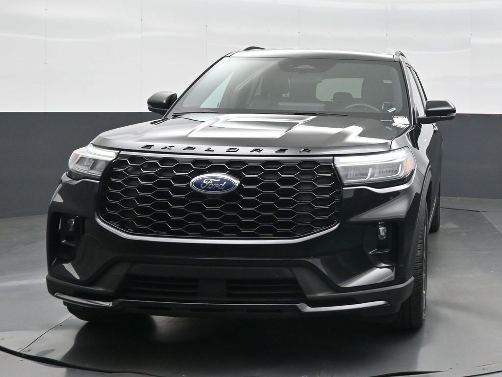 Used 2025 Ford Explorer ST-Line w/ ST-Line Street Pack image 4
