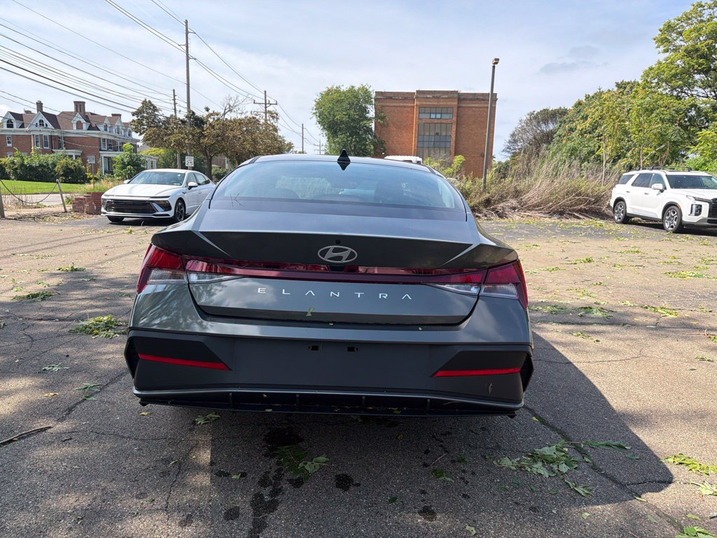 New 2026 Hyundai Elantra SE FWD image 6