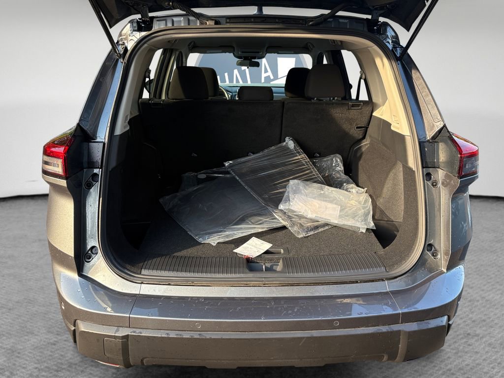 Used 2025 Nissan Rogue S image 23