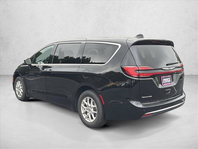 Used 2025 Chrysler Pacifica Select FWD image 8