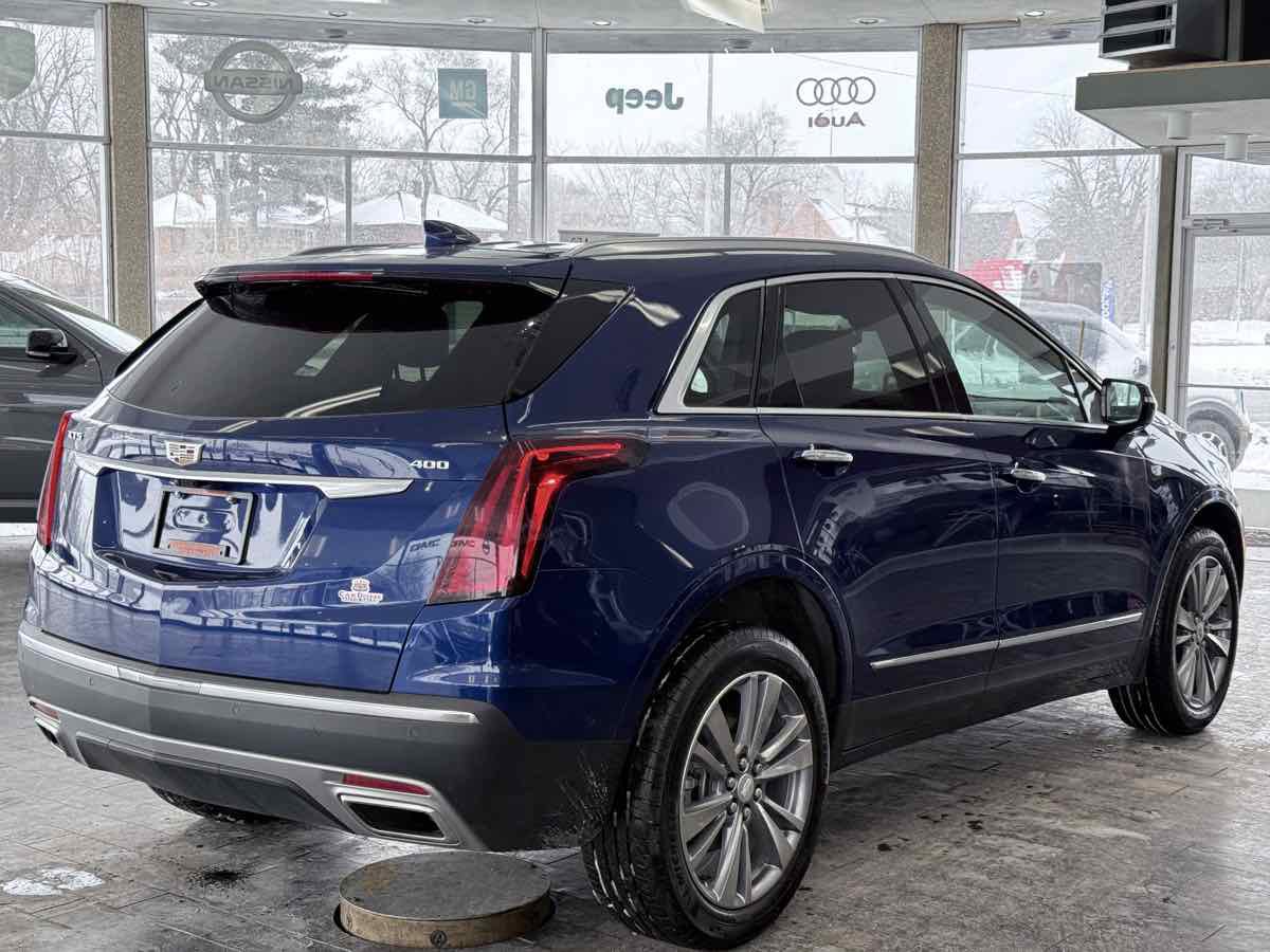 Used 2025 Cadillac XT5 Premium Luxury w/ Technology Package image 8