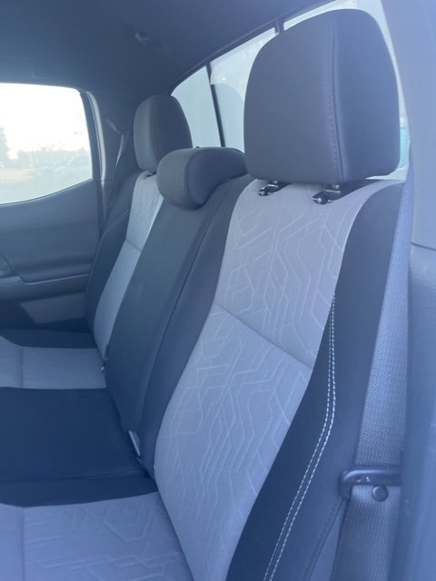 Used 2022 Toyota Tacoma TRD Off-Road image 11