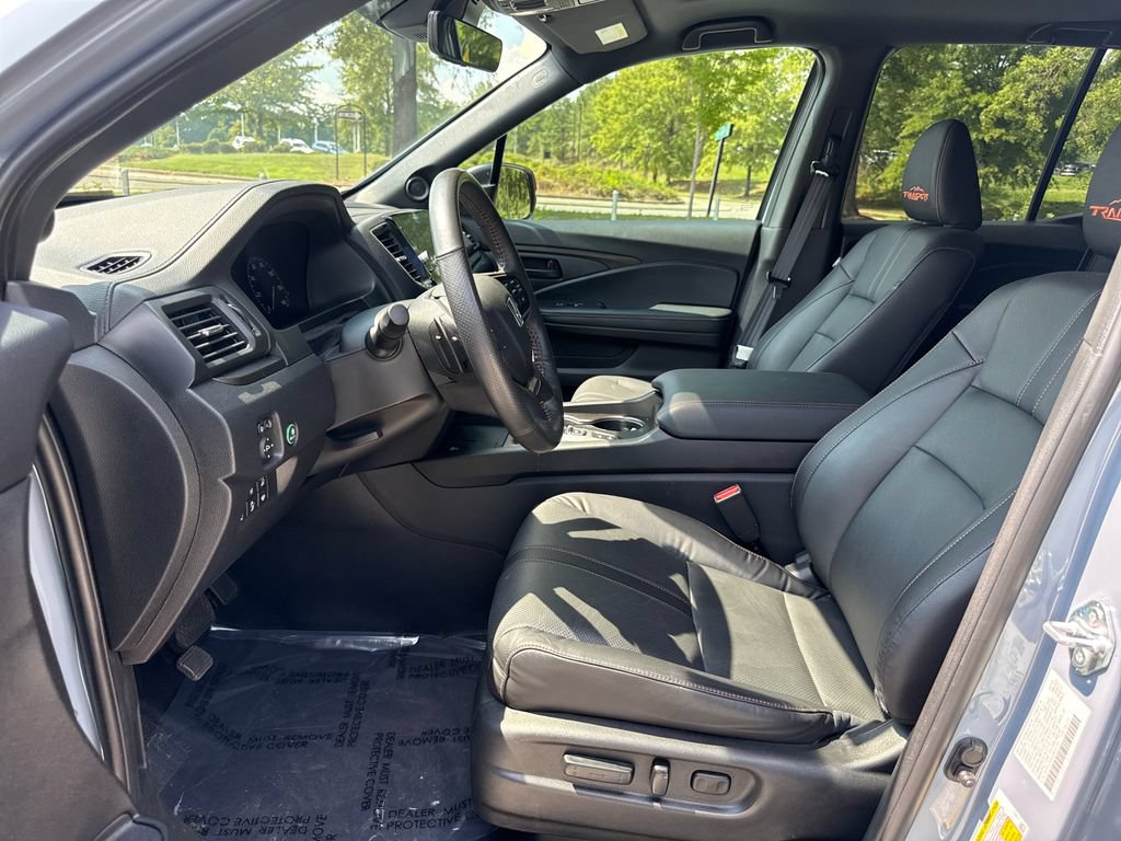 Used 2025 Honda Ridgeline TrailSport image 12