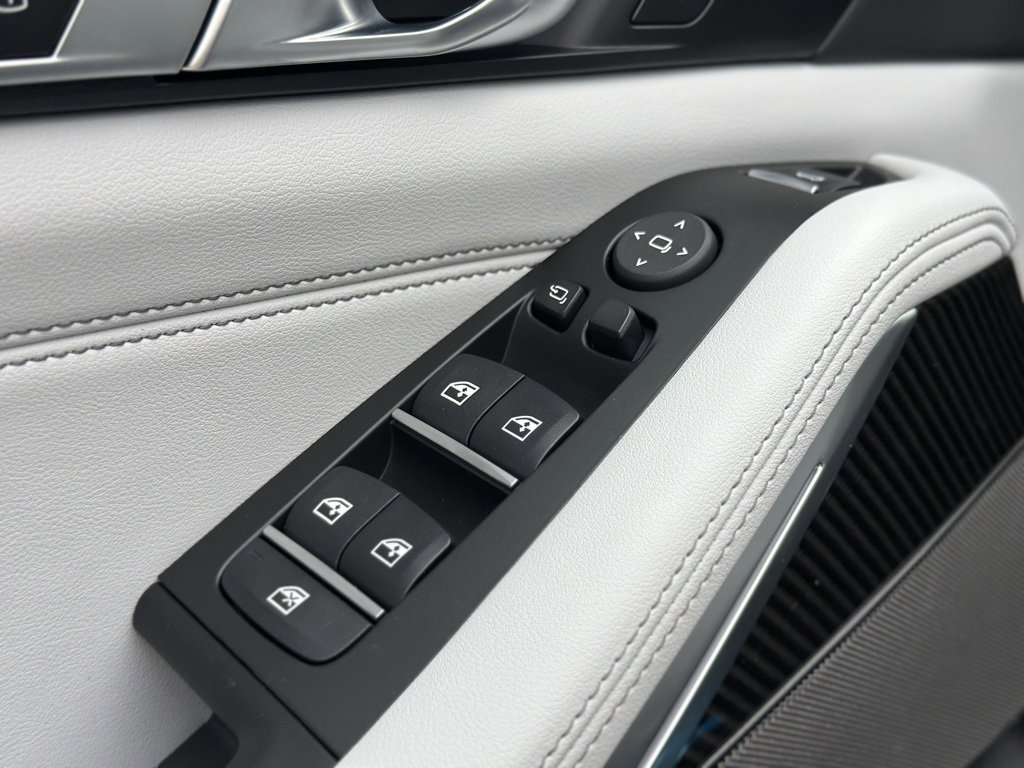 New 2026 BMW X5 M60i image 21