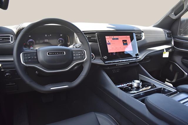 Used 2024 Jeep Wagoneer L Series II w/ Premium Group I image 12