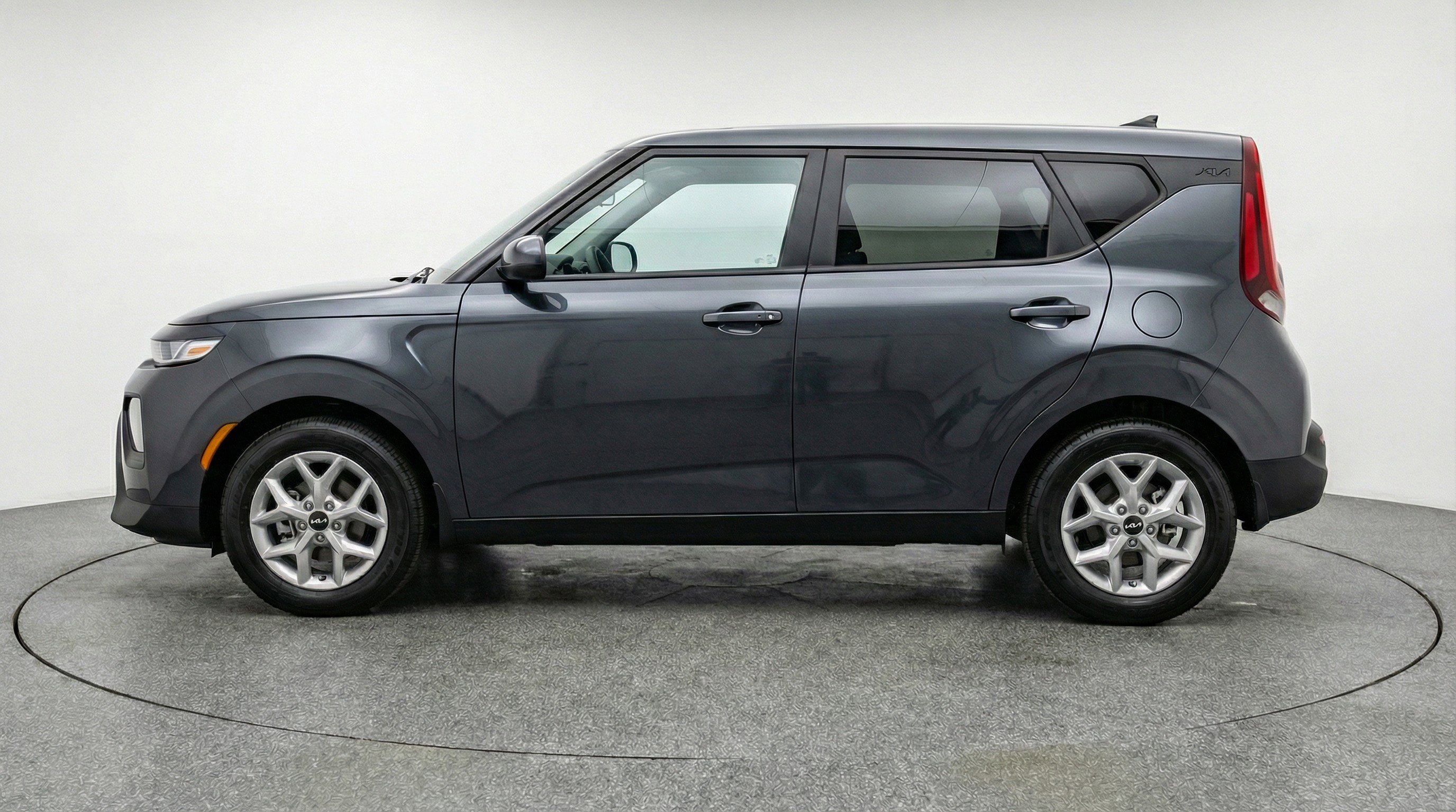 Used 2025 Kia Soul LX w/ LX Technology Package FWD image 5