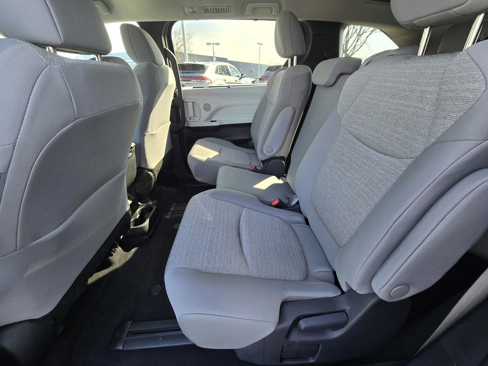 Used 2025 Toyota Sienna LE image 10