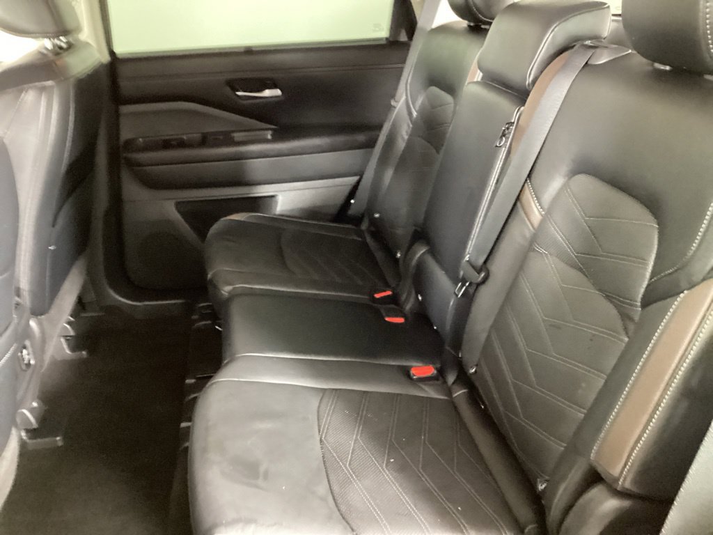 Used 2023 Nissan Pathfinder Platinum w/ Cargo Package AWD/4WD image 24