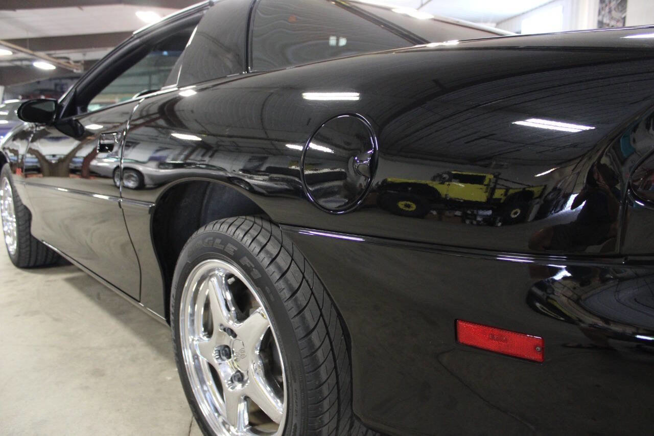 Used 2000 Chevrolet Camaro Z28 w/ SS Performance/Appearance Pkg image 12