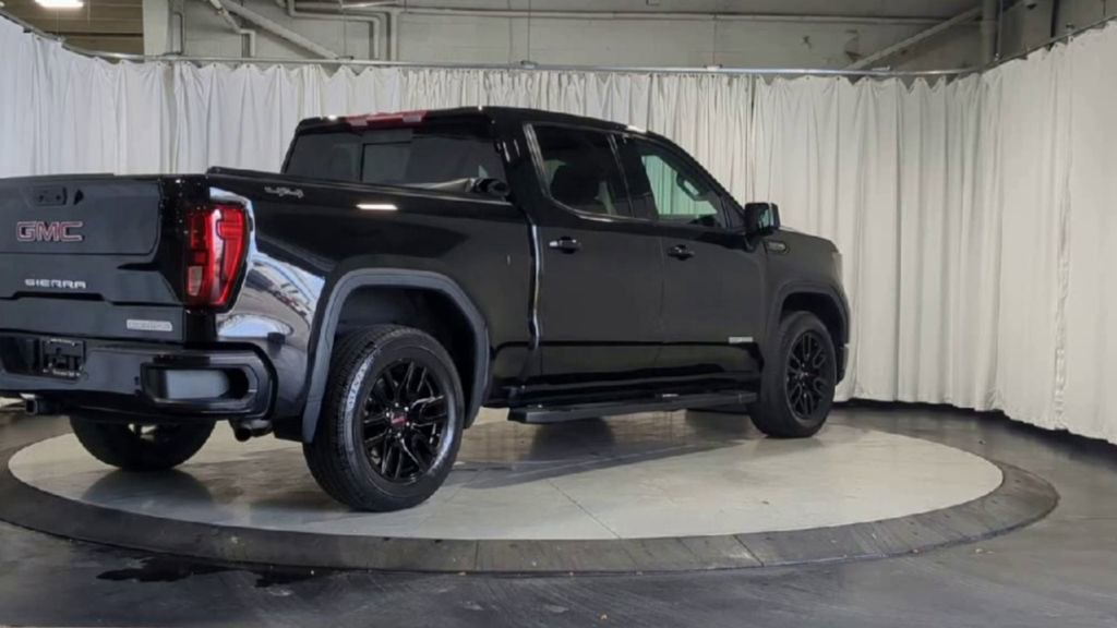 Used 2023 GMC Sierra 1500 Elevation w/ Preferred Package AWD/4WD image 10