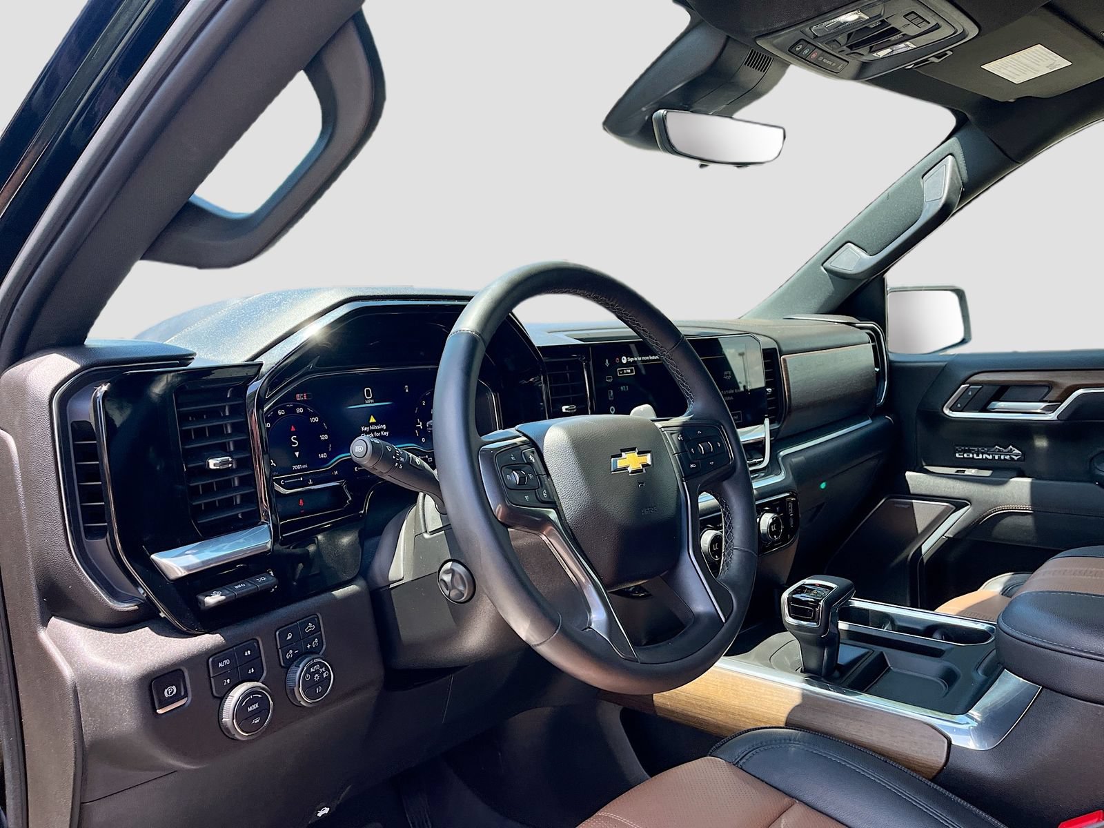 Used 2025 Chevrolet Silverado 1500 High Country AWD/4WD image 9