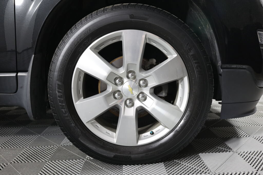Used 2014 Chevrolet Traverse LTZ w/ LPO, 'HIT The Road' Package FWD image 6